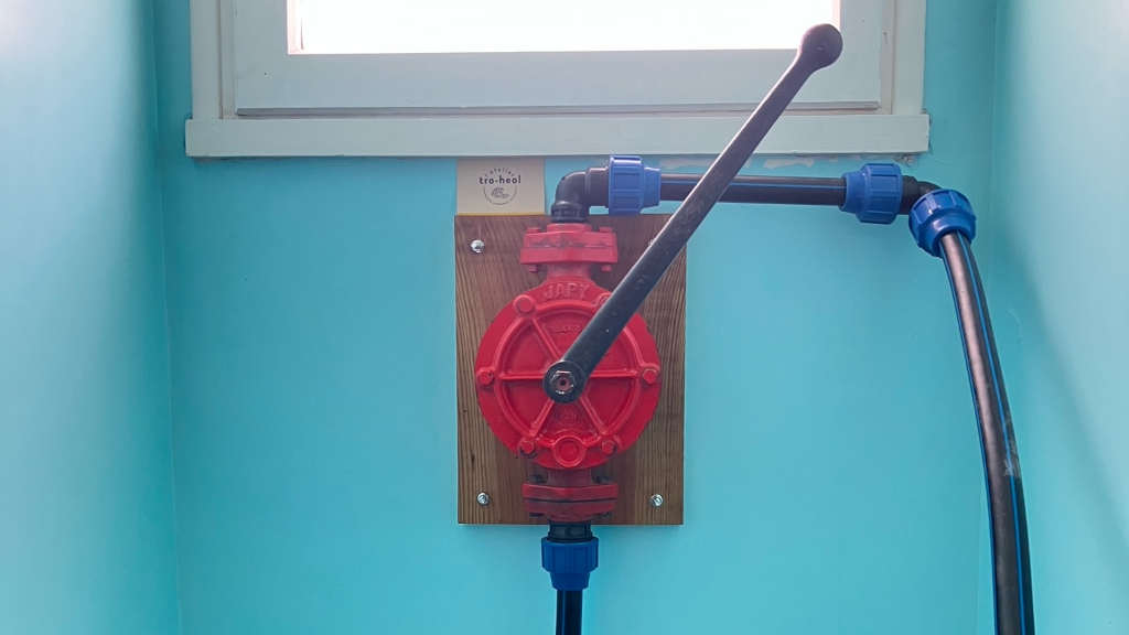 Une pompe à l'Auberge Molénaise, une des actions permettant l'économie d'eau